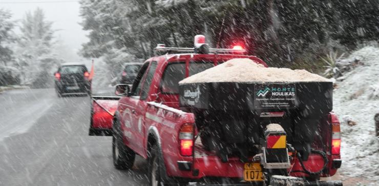 Εύβοια: Πούλμαν με 40 επιβάτες εγκλωβίστηκε στο χιόνι