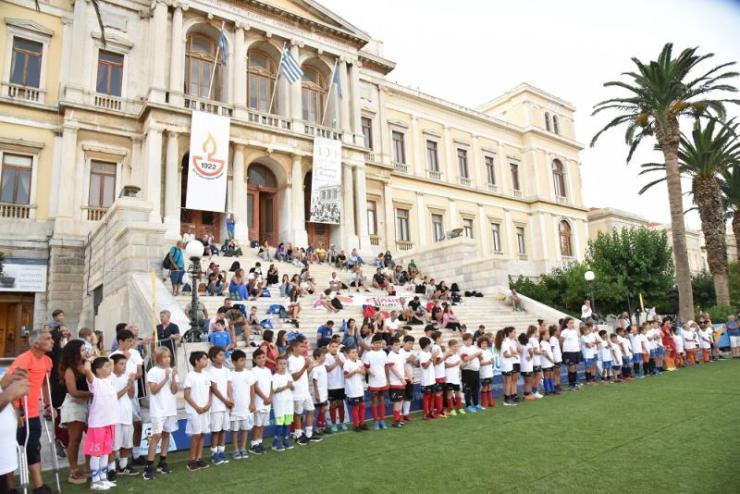 Παρουσία του Τάκη Φύσσα το αναπτυξιακό τουρνουά ποδοσφαίρου της ΕΠΣ Κυκλάδων 