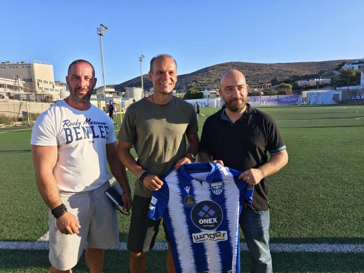 Στην προπόνηση της Ελλάς Σύρου ο Άγγελος Μπασινάς 