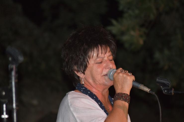 Η Βελεσιώτου συναντά τις μούσες του ρεμπέτικου