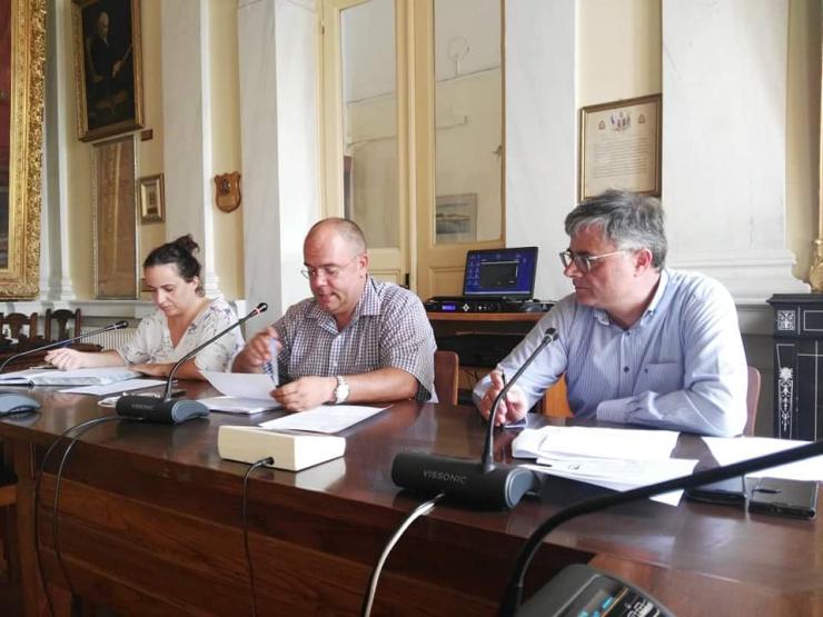 Κατατμήσεις για απευθείας αναθέσεις;