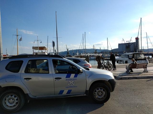 Βούτηξε στο λιμάνι του Βόλου δεμένος στο ποδήλατό του