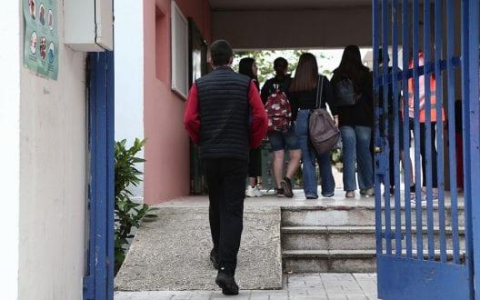 Οι μισοί μαθητές της Γ’ Λυκείου έμειναν σπίτι