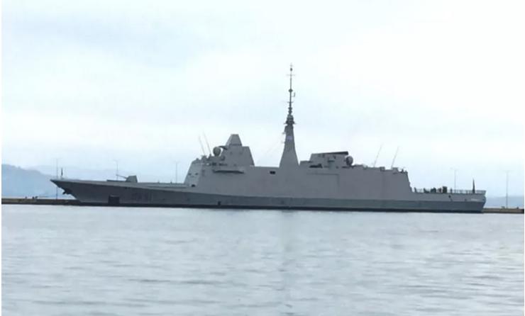 Η γαλλική φρεγάτα «Normandie» στο λιμάνι της Κέρκυρας