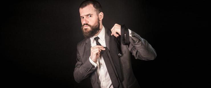 H παράσταση CancelMikeius έρχεται σε Νάξο και Πάρο