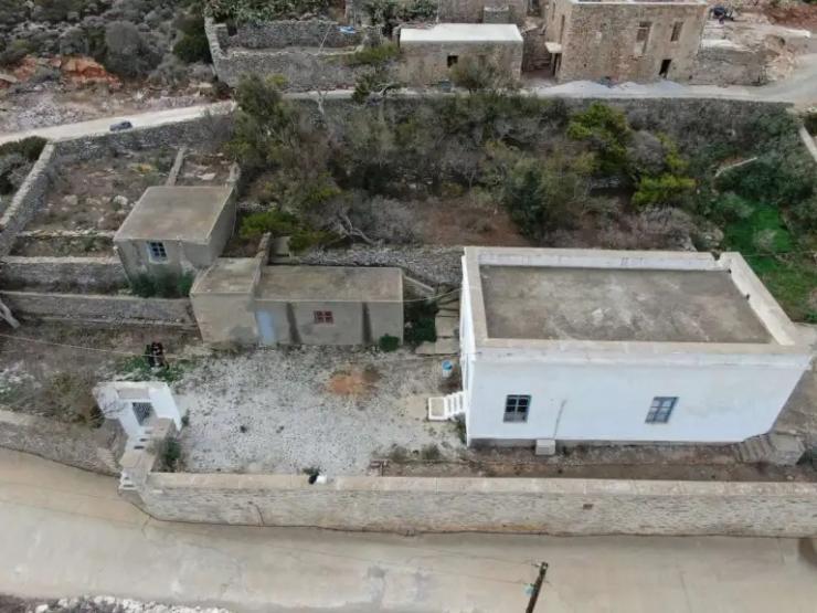 Εργασίες για την αποκατάσταση της κινηματογραφικής λέσχης Αμοργού