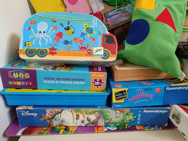 Προσφορά της θεατρικής ομάδας "ατάκα" από την παράσταση "Μανδραγόρας" στο Ειδικό Σχολείο Σύρου