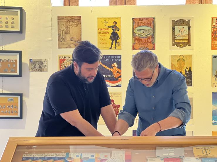 Αποκλειστικό: Ο Παύλος Γερουλάνος στη Σύρο με αφορμή την έκθεση Ολυμπιακών ενθυμημάτων