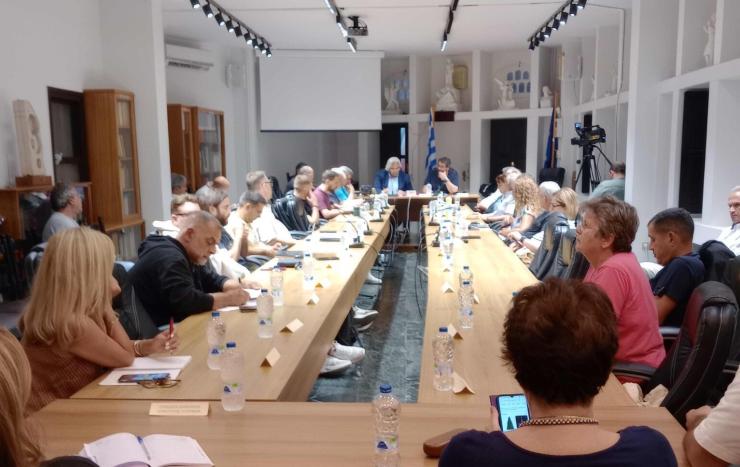 Στα "σχοινιά" για τις αυξήσεις στα δημοτικά τέλη