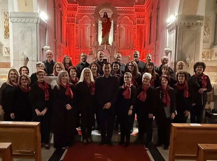 Δύο επιτυχημένες χριστουγεννιάτικες συναυλίες από τη Χορωδία του Ιερού Ναού Ευαγγελίστριας και το Φωνητικό Σύνολο INVIRTUS