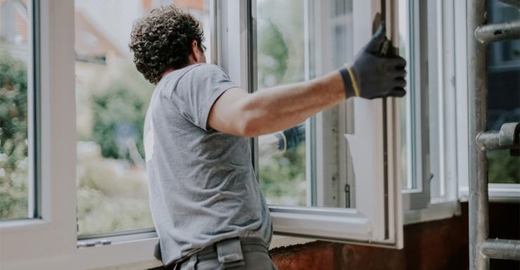 Έρχεται νέο «Ανακαινίζω» από τον Μάιο: Ποια ακίνητα μπαίνουν και τι πληρώνεται