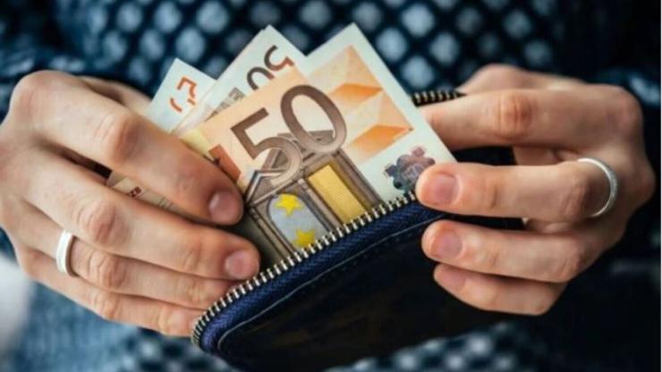 Σε διαβούλευση ο κατώτατος μισθός για το 2026, στόχος τα 950 ευρώ έως το 2027