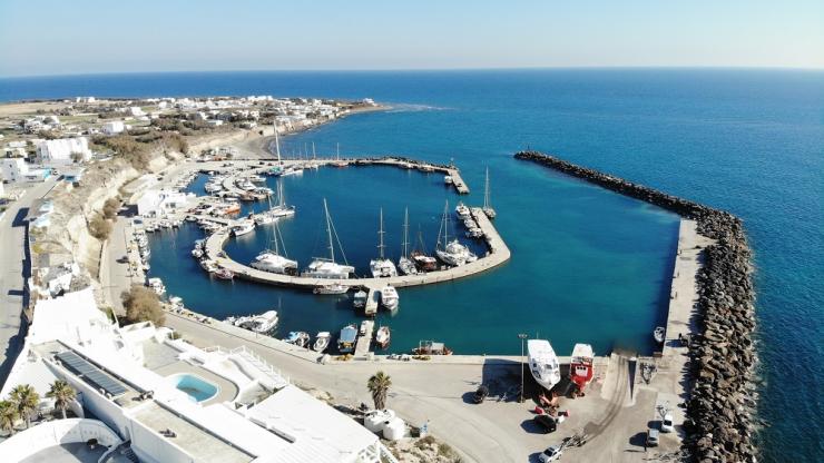Σαντορίνη: Απομάκρυνση σκαφών από το αλιευτικό καταφύγιο Βλυχάδας