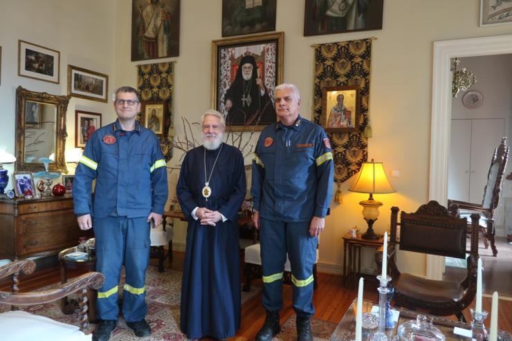 Ο νέος διοικητής της Περιφερειακής Πυροσβεστικής Διοίκησης στον σεβασμιώτατο Δωρόθεο Β’