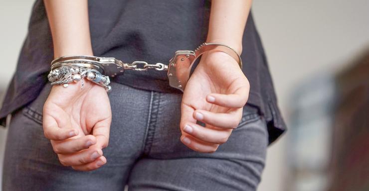 Συνελήφθη καθηγήτρια γυμνασίου στην Καλλιθέα για διακίνηση ναρκωτικών σε μαθητές