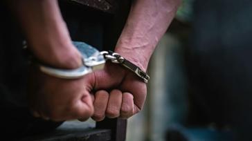 Σύρος: Χειροπέδες σε 30χρονο διωκόμενο για υπόθεση βιασμού
