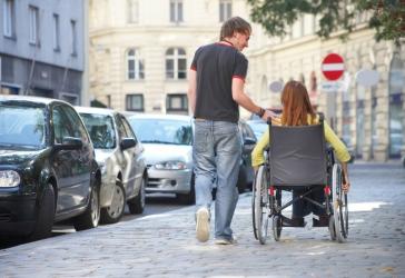 Eurostat: Ένα στα 10 άτομα με αναπηρία βιώνει διακρίσεις στην ΕΕ