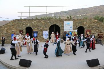 Πανδαισία παραδοσιακών φορεσιών, χορών και μουσικής από όλη την Ελλάδα