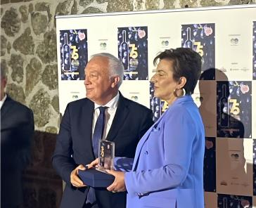 Για τη διαχρονική στήριξή του στον αμπελοοινικό κλάδο