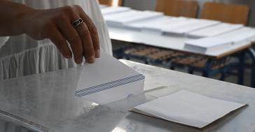 Δημοσκόπηση Interview: Στο 29,5% η ΝΔ, δεύτερο το κόμμα Τσίπρα, τέταρτη η Καρυστιανού