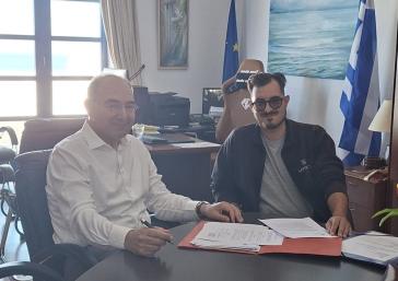Δήμος Πάρου: Υπογραφή συμβάσεων για την παροχής υπηρεσιών ηχητικής, φωτιστικής και μουσικής κάλυψης εκδηλώσεων 