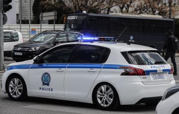 Φρίκη στη Κρήτη: Μπροστά στα μάτια των 3 ανήλικων παιδιών του παρέσυρε τη γυναίκα του με το αυτοκίνητο και την τραυμάτισε σοβαρά