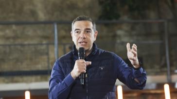 Ο Αλέξης Τσίπρας δημοσίευσε γκάλοπ για το όνομα του νέου κόμματος