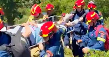 Επιχείρηση διάσωσης 62χρονης τουρίστριας που τραυματίστηκε σε δυσπρόσιτη παραλία