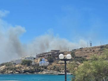 Σύρος: Φωτιά σε εξέλιξη στον Μέγα Γιαλό