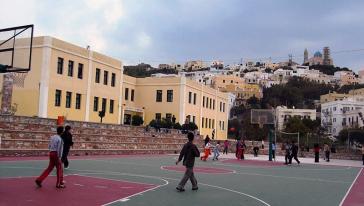 “Ακτινογραφία” για επισκευές και συντηρήσεις στα σχολεία της Σύρου 