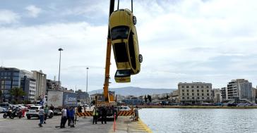 Νεκρός ο 59χρονος οδηγός ταξί που έπεσε με το αυτοκίνητο στο λιμάνι του Πειραιά