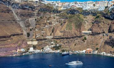 Έντονες επιφυλάξεις για τον τρόπο αφίξεων της κρουαζιέρας στη Σαντορίνη