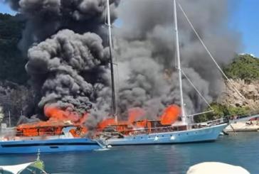 Παξοί: Υπό έλεγχο η φωτιά στα δύο σκάφη στο λιμάνι Γάιος