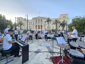 Η Φιλαρμονική τίμησε τον Μάνο Ελευθερίου