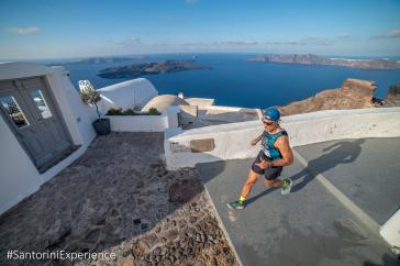 Santorini Experience 2026: Εκεί που ο αγώνας ξεκινά μέσα από το ηφαίστειο