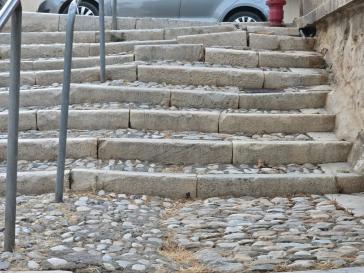 “Άβατο” τα σκαλοπάτια κοντά στον ιερό ναό Μεταμορφώσεως 