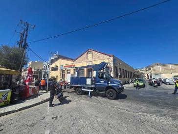 Σύρος: Γερανοφόρο όχημα προκάλεσε πτώση σε καλώδια της ΔΕΗ στην οδό Ηρώων Πολυτεχνείου