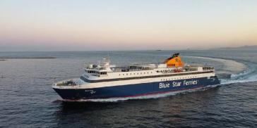 Εσπευσμένα στο λιμάνι του Λαυρίου το Blue Star Paros που είχε προορισμό τη Σύρο