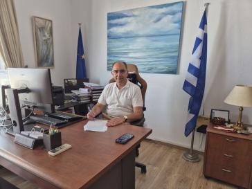 Υπογράφηκε η σύμβαση για το πλύσιμο οδών, πλατειών και κάδων στον Δήμο Πάρου