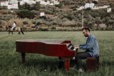 Ακυρώνεται η παρουσίαση του Piano Stories στην Τήνο