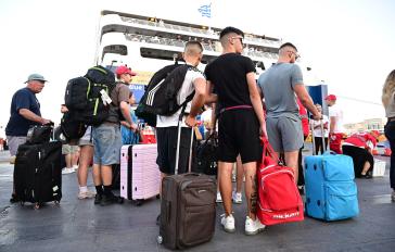 Άρχισε η μεγάλη έξοδος του Ιουλίου: Γεμάτα πλοία και αυξημένη κίνηση σε δρόμους