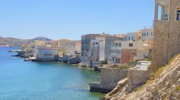 Η Σύρος και τα 200 χρόνια της Ερμούπολης στο επίκεντρο της Athens Voice