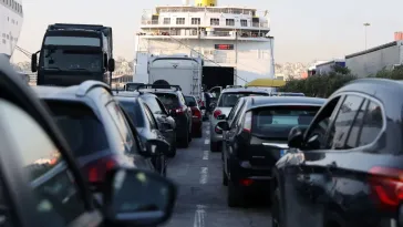Πάνω από 61.000 επιβάτες αναχώρησαν σε ένα 24ωρο