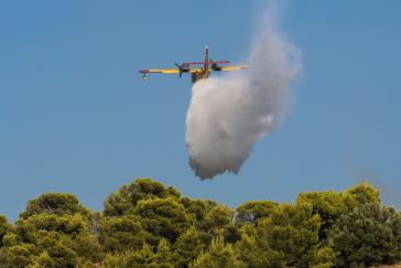 Υψηλός κίνδυνος πυρκαγιάς σήμερα, με τις Κυκλάδες να βρίσκονται σε “κίτρινο” συναγερμό