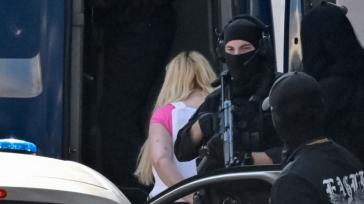 Στην Ευελπίδων η 46χρονη κατηγορούμενη για τον εμπρησμό στην Marfin