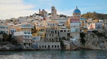 Αγορά ακινήτων: Πόσο κάνει το σπίτι με… θέα Κυκλάδες