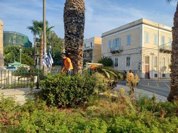Φροντίστηκε η πλατεία Ηρώων 