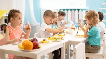 Σχολική διατροφή: Γιατί το κολατσιό στο σχολείο είναι ζήτημα Δημόσιας Υγείας