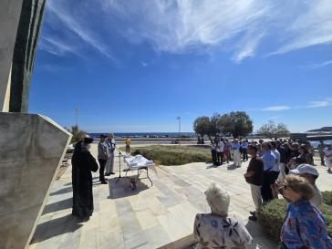 Στο Μνημείο Αφανούς Ναύτη τιμήθηκε η μνήμη των Συριανών που χάθηκαν στη θάλασσα (ΦΩΤΟ+ΒΙΝΤΕΟ)