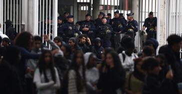 Δεκάδες τραυματίες στις μαθητικές κινητοποιήσεις στη Γαλλία: Πάνω από 400 συλλήψεις